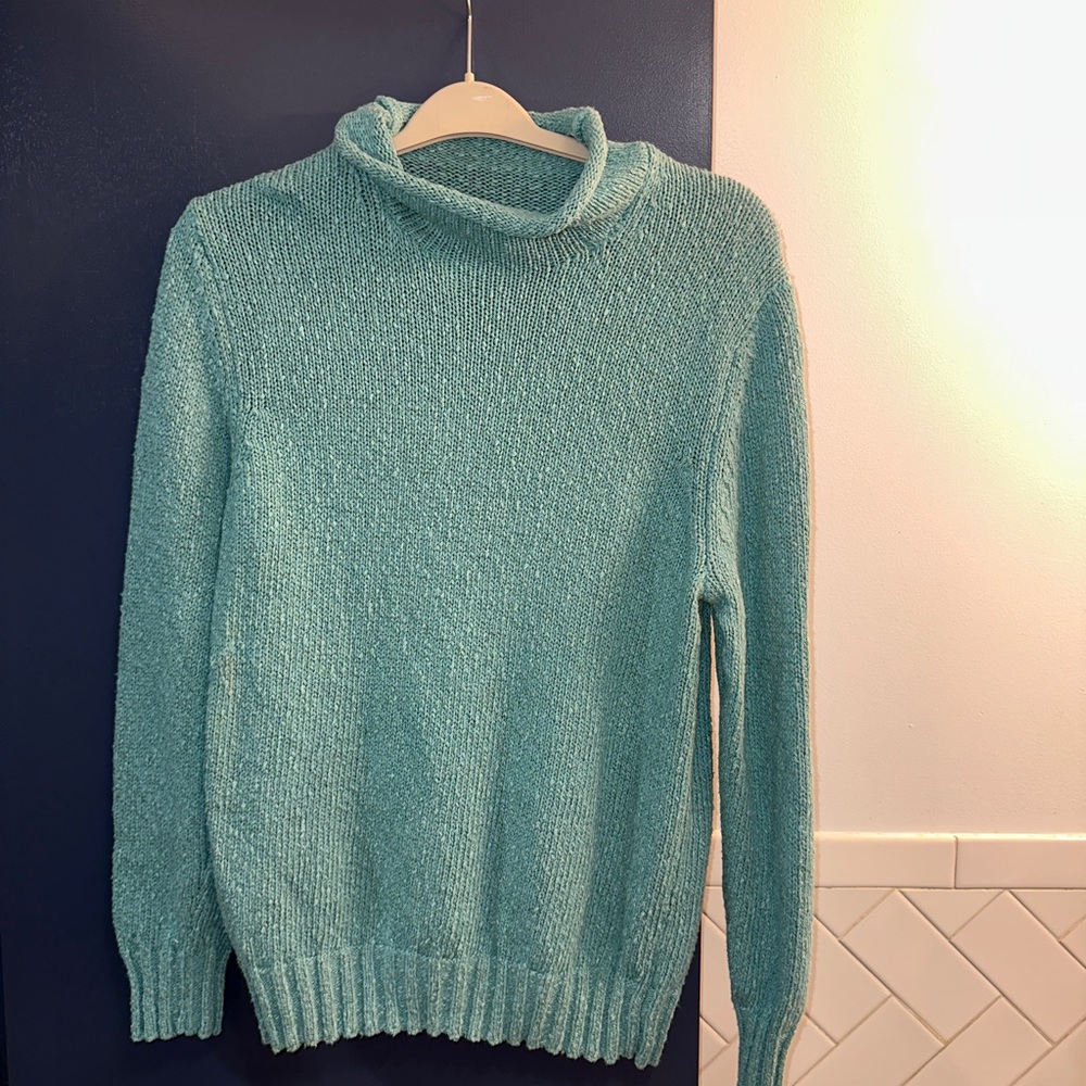 Sweater in turquoise